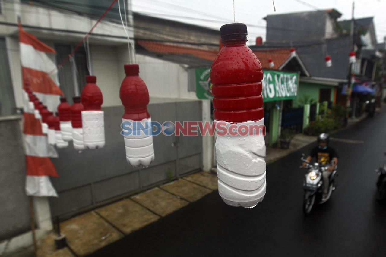 Dihelat Sederhana, Warga...