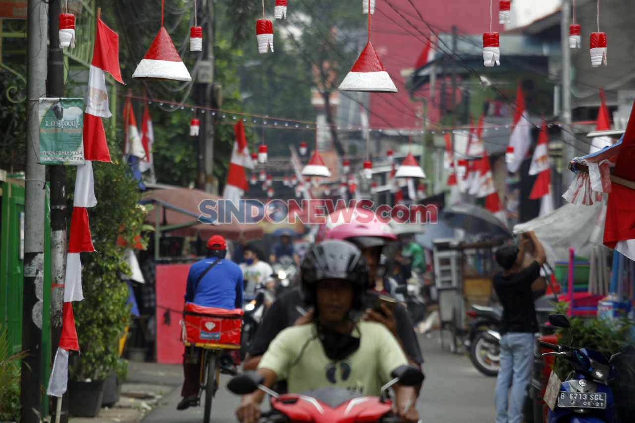 Dihelat Sederhana, Warga...