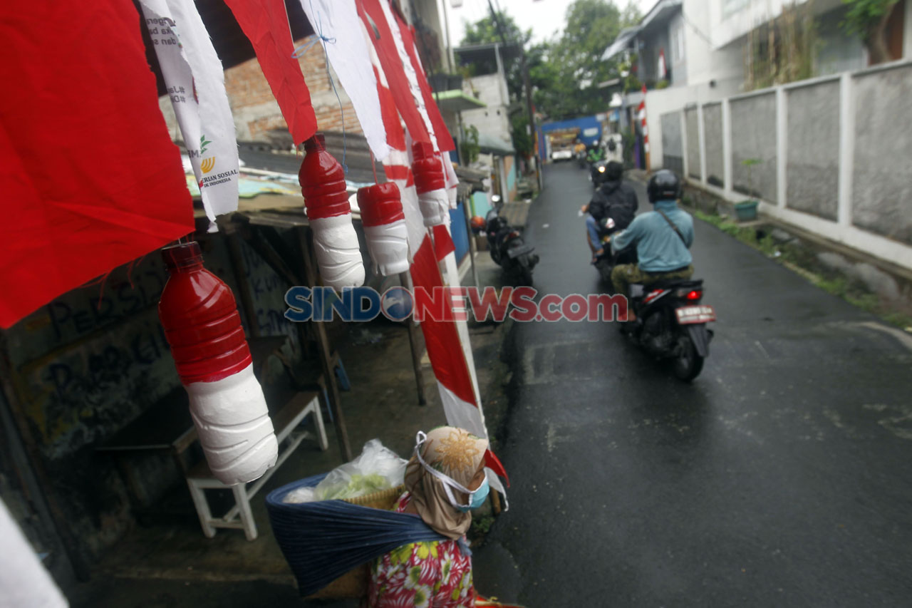 Dihelat Sederhana, Warga...