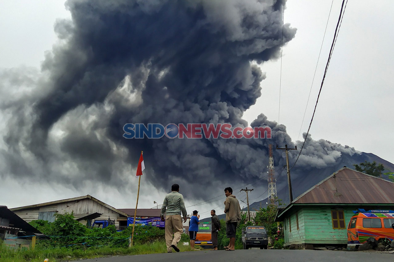 Gunung Sinabung Terus...