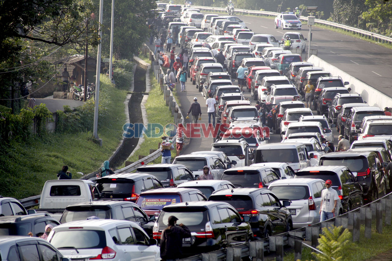 Libur Akhir Pekan, Jalur...