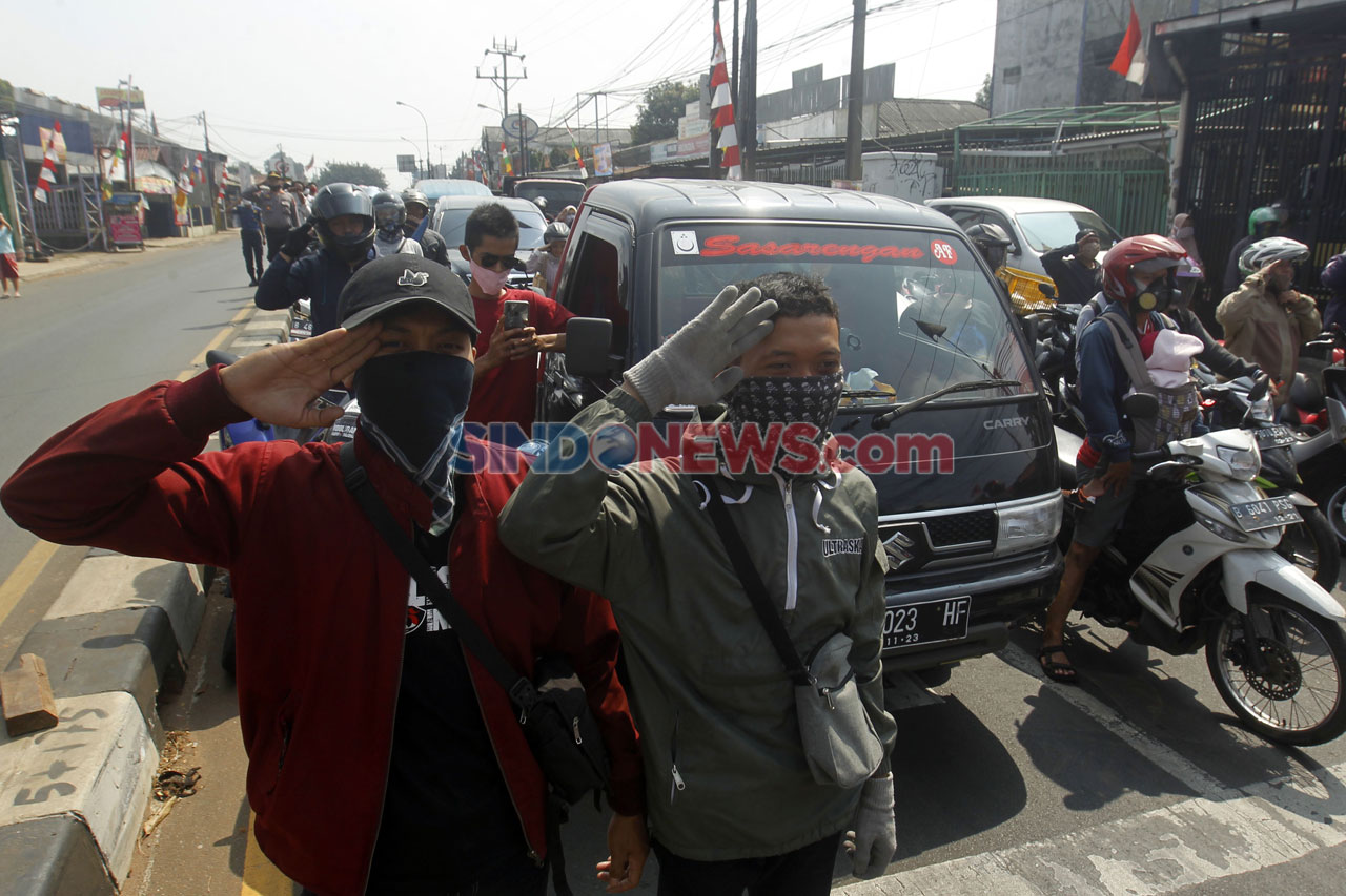 Turun dari Kendaraan,...