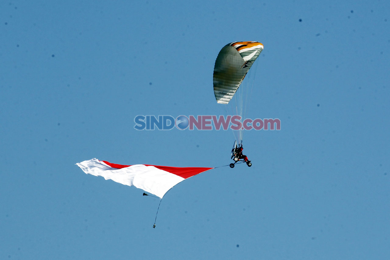 8 Pilot Paramotor Indonesia...