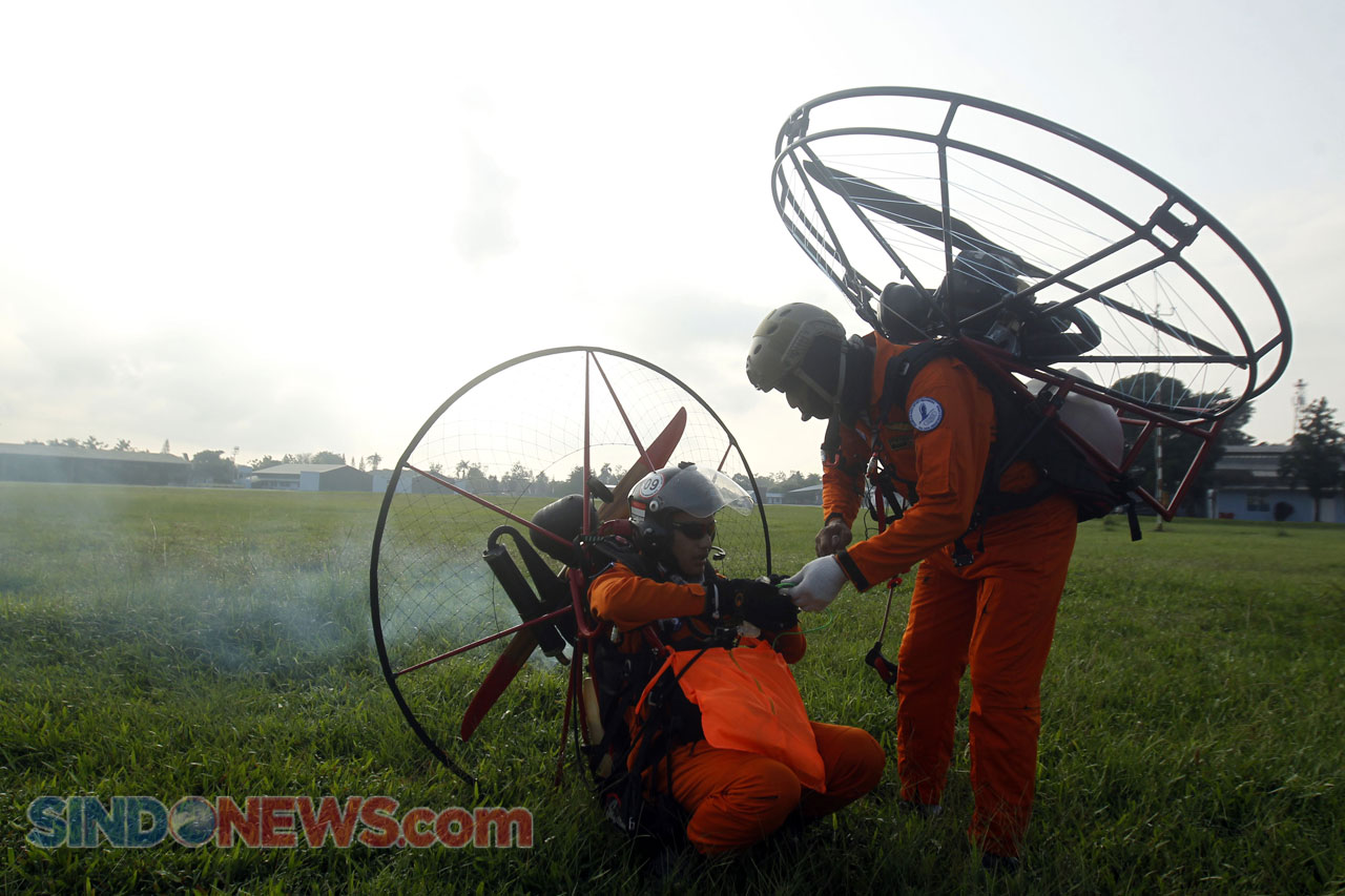 8 Pilot Paramotor Indonesia...