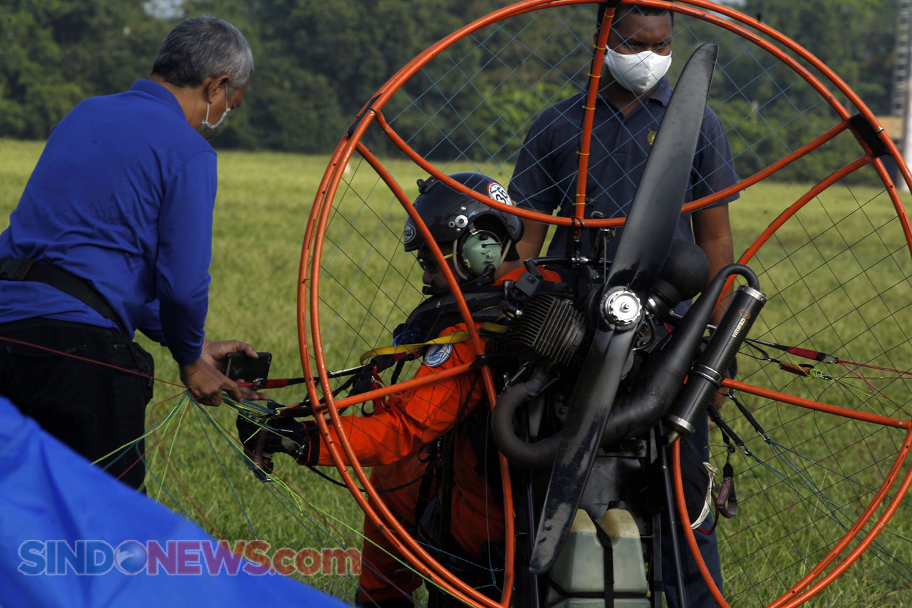 8 Pilot Paramotor Indonesia...