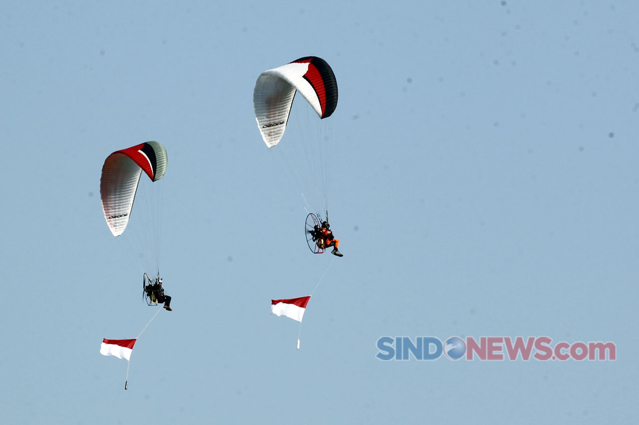 8 Pilot Paramotor Indonesia...