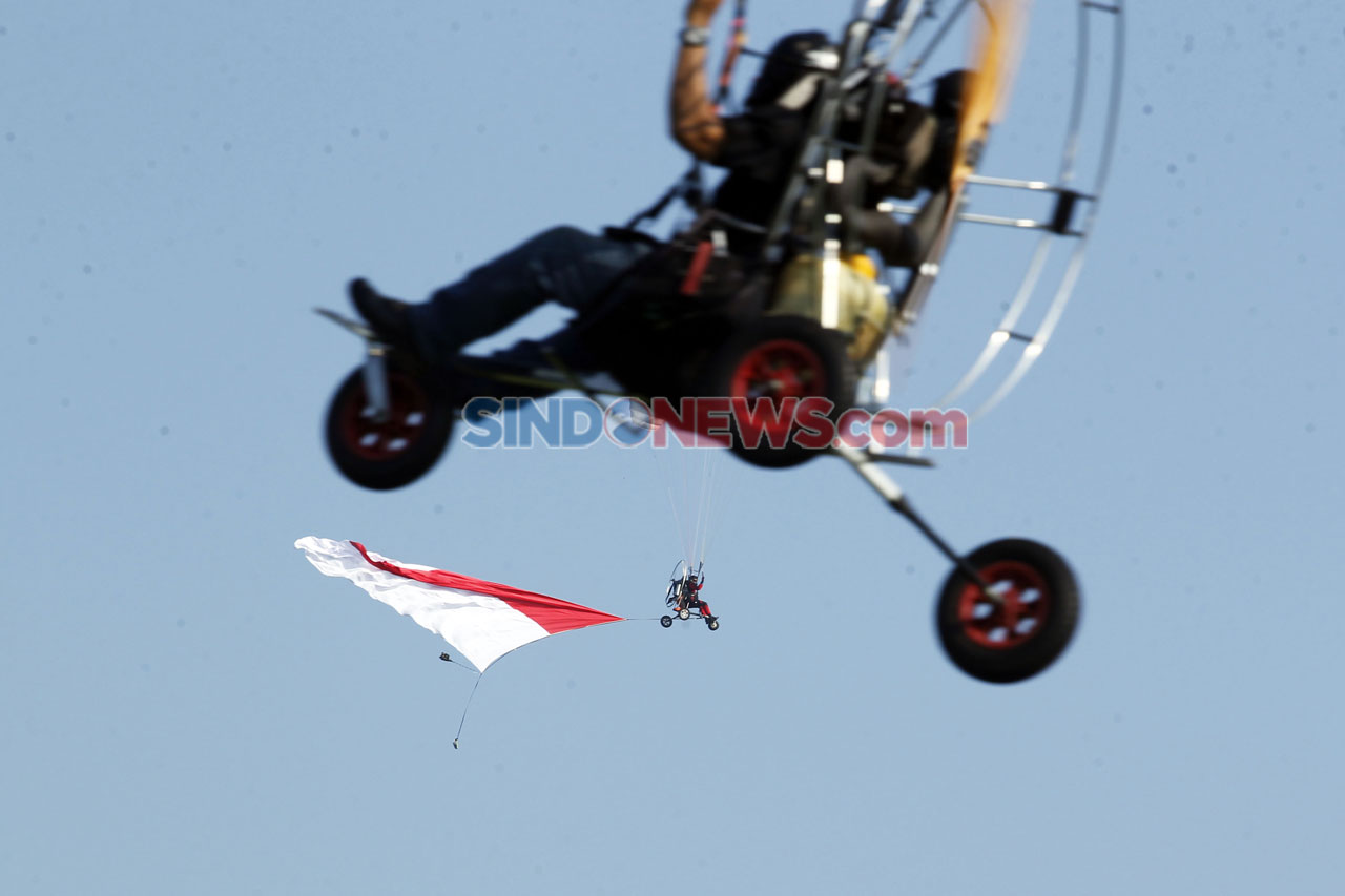8 Pilot Paramotor Indonesia...