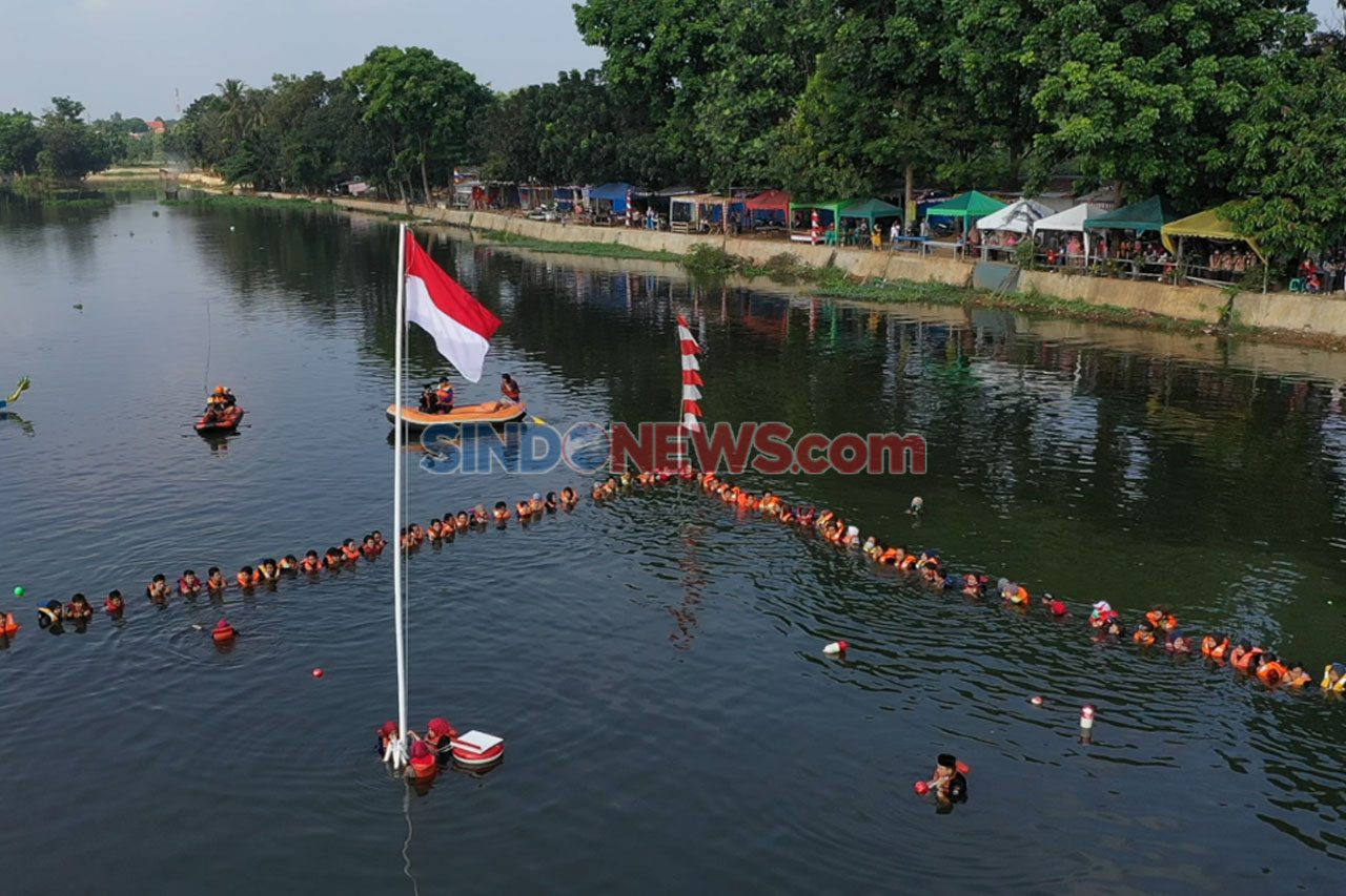 Upacara Mengapung HUT...