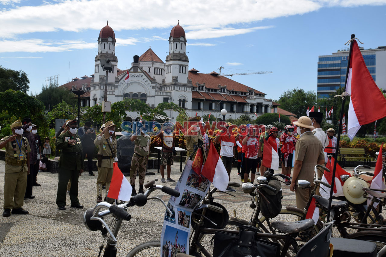 Puluhan Onthelis Semarang...