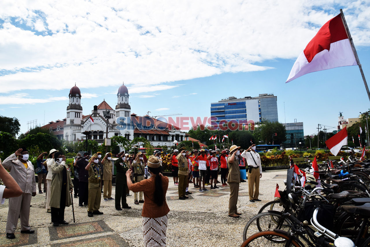 Puluhan Onthelis Semarang...