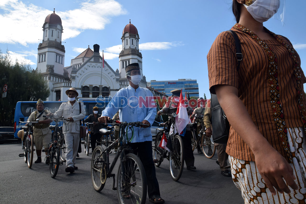 Puluhan Onthelis Semarang...