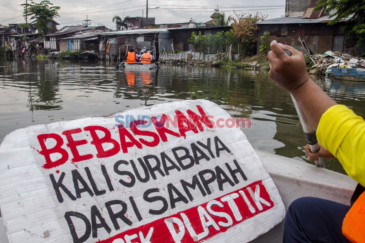 Cek Kualitas Air, Perempuan...