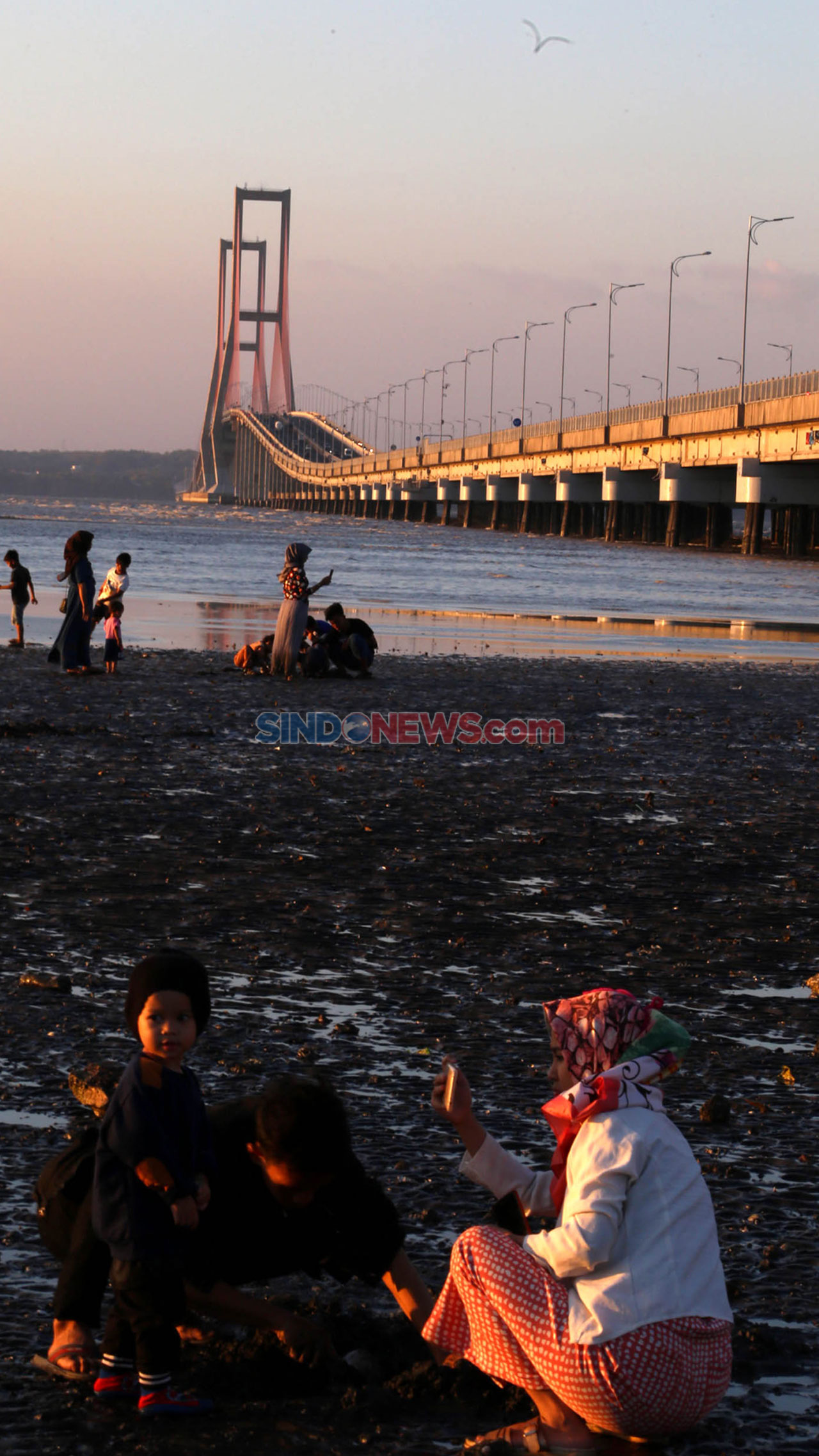 Jembatan Suramadu Jadi...