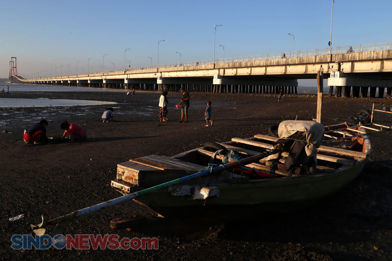 Jembatan Suramadu Jadi...