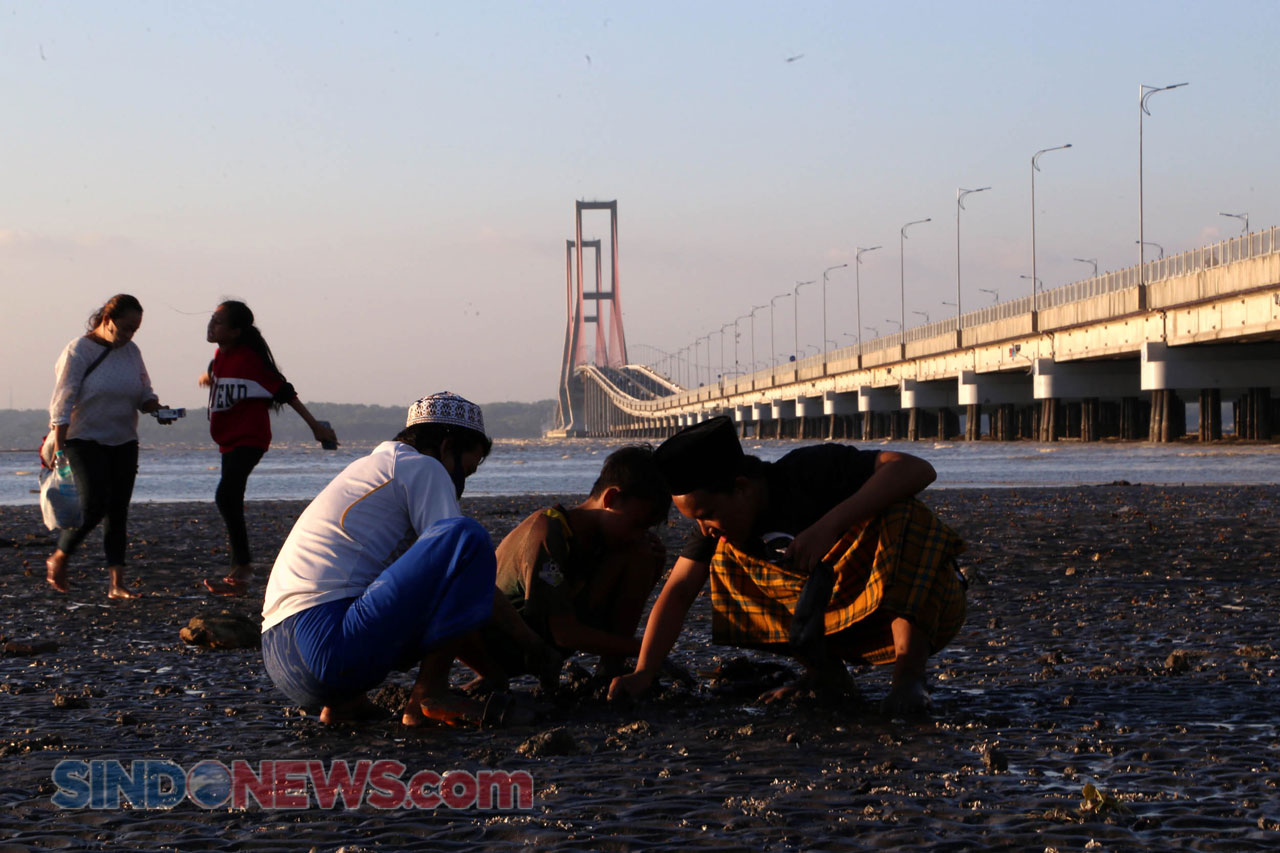 Jembatan Suramadu Jadi...