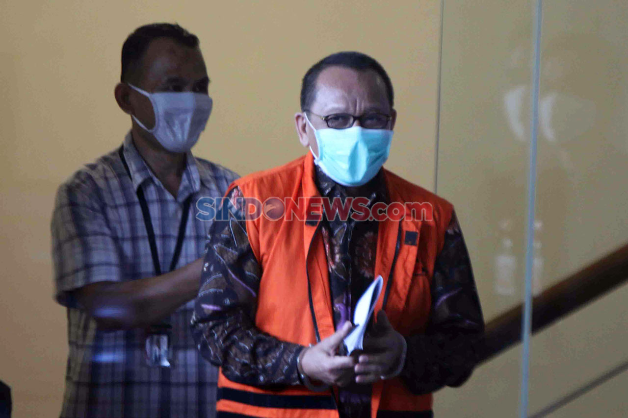 KPK Lanjutkan Pemeriksaan...