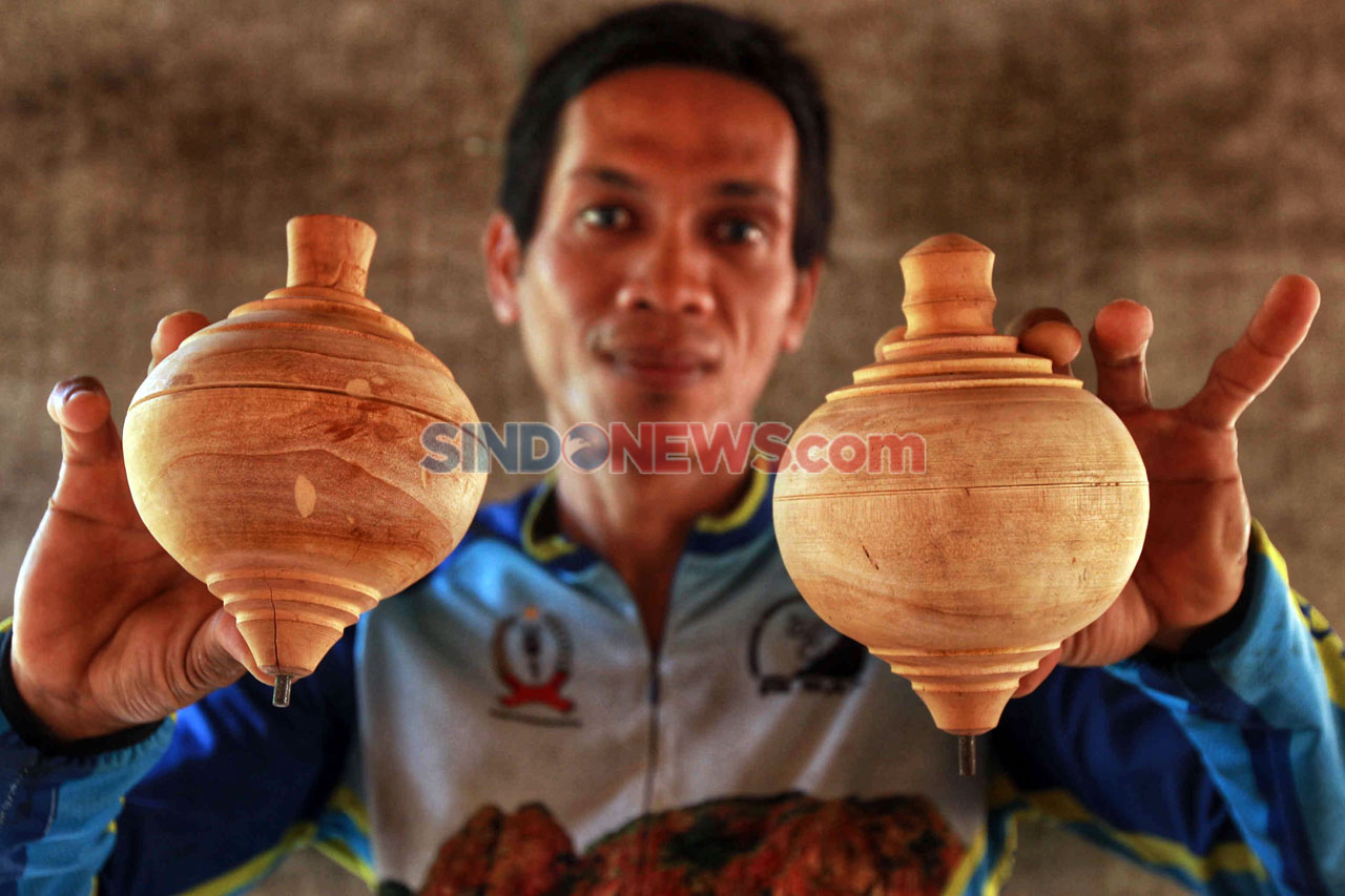 Penjualan Mainan Gasing...
