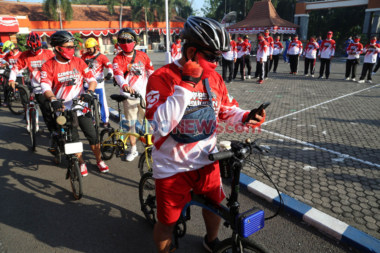 Ratusan Peserta Gowes...