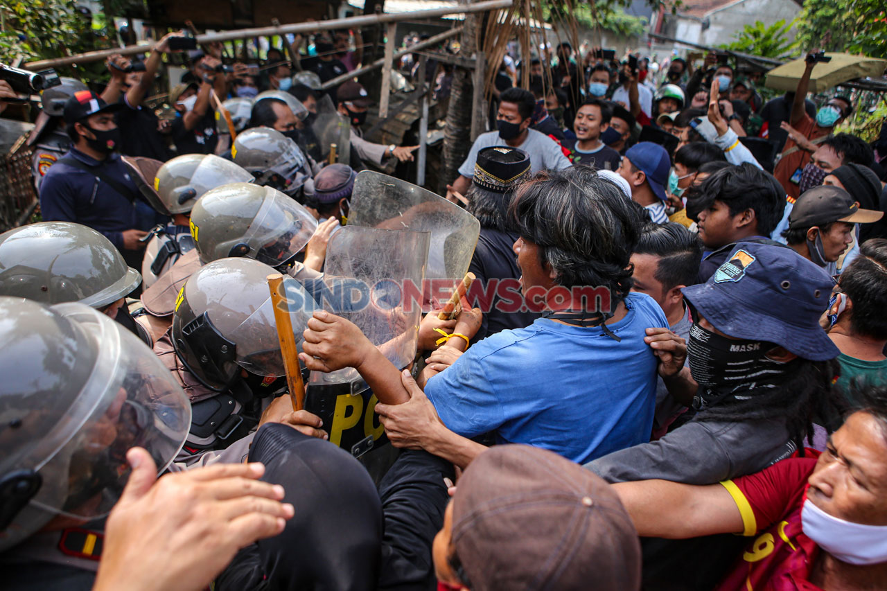 Kericuhan Warnai Penggusuran...