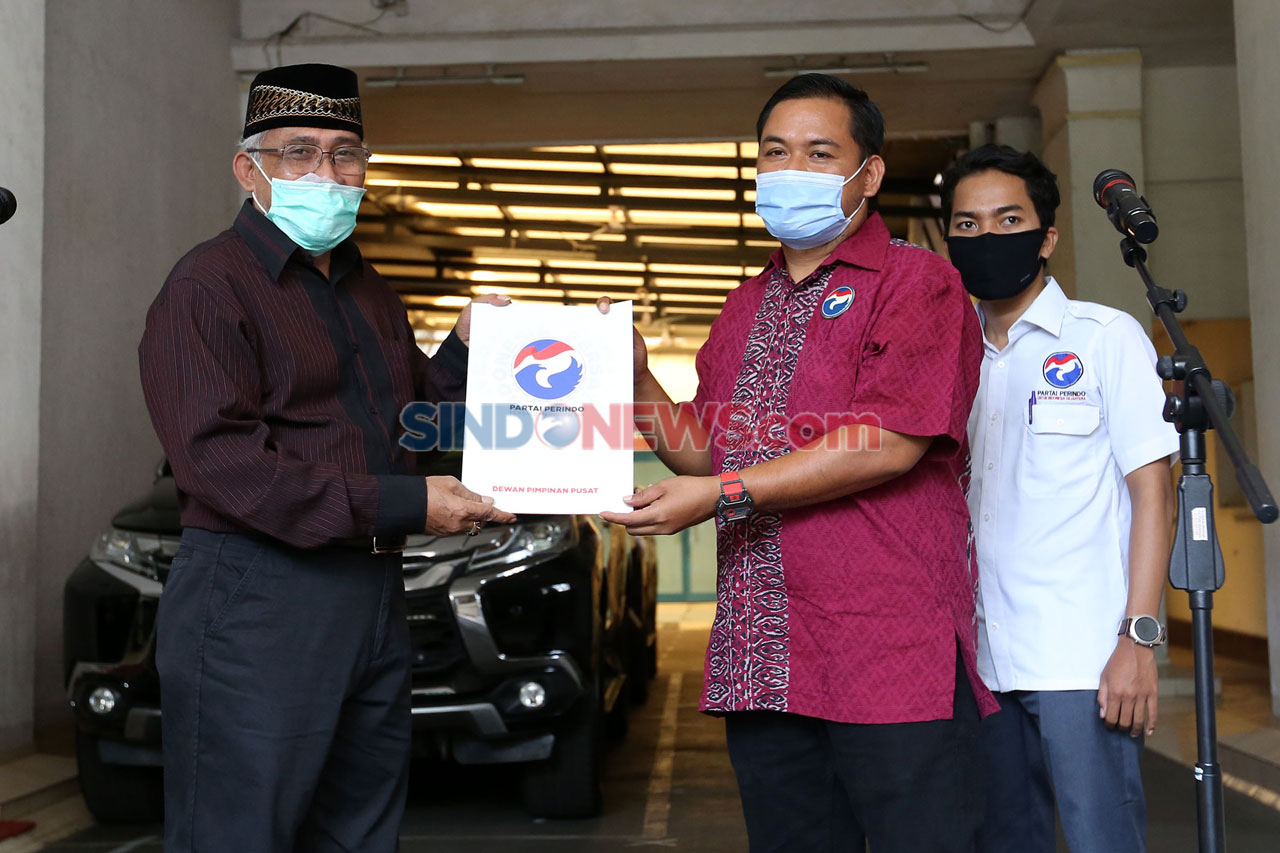 Partai Perindo Serahkan...
