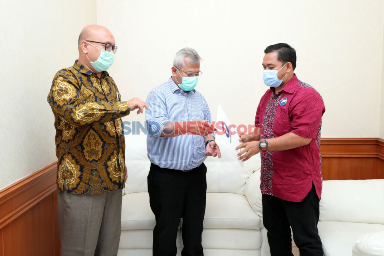 Partai Perindo Serahkan...
