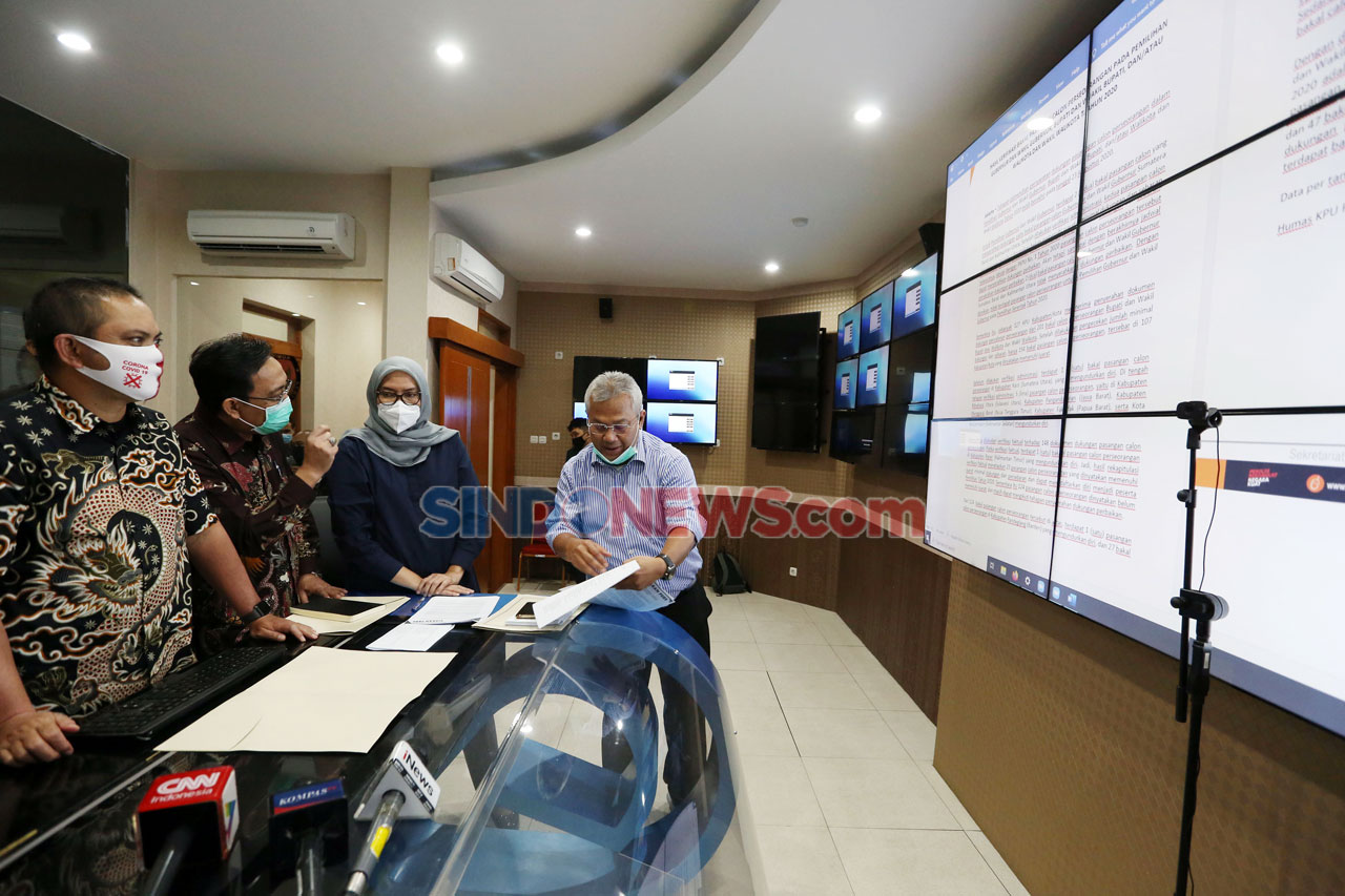 Ketua KPU Pantau Perkembangan...