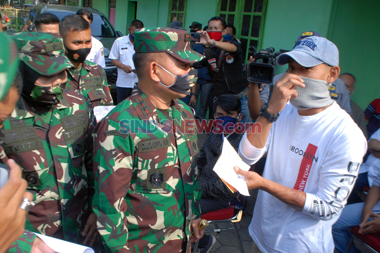 TNI Serahkan Ganti Rugi...