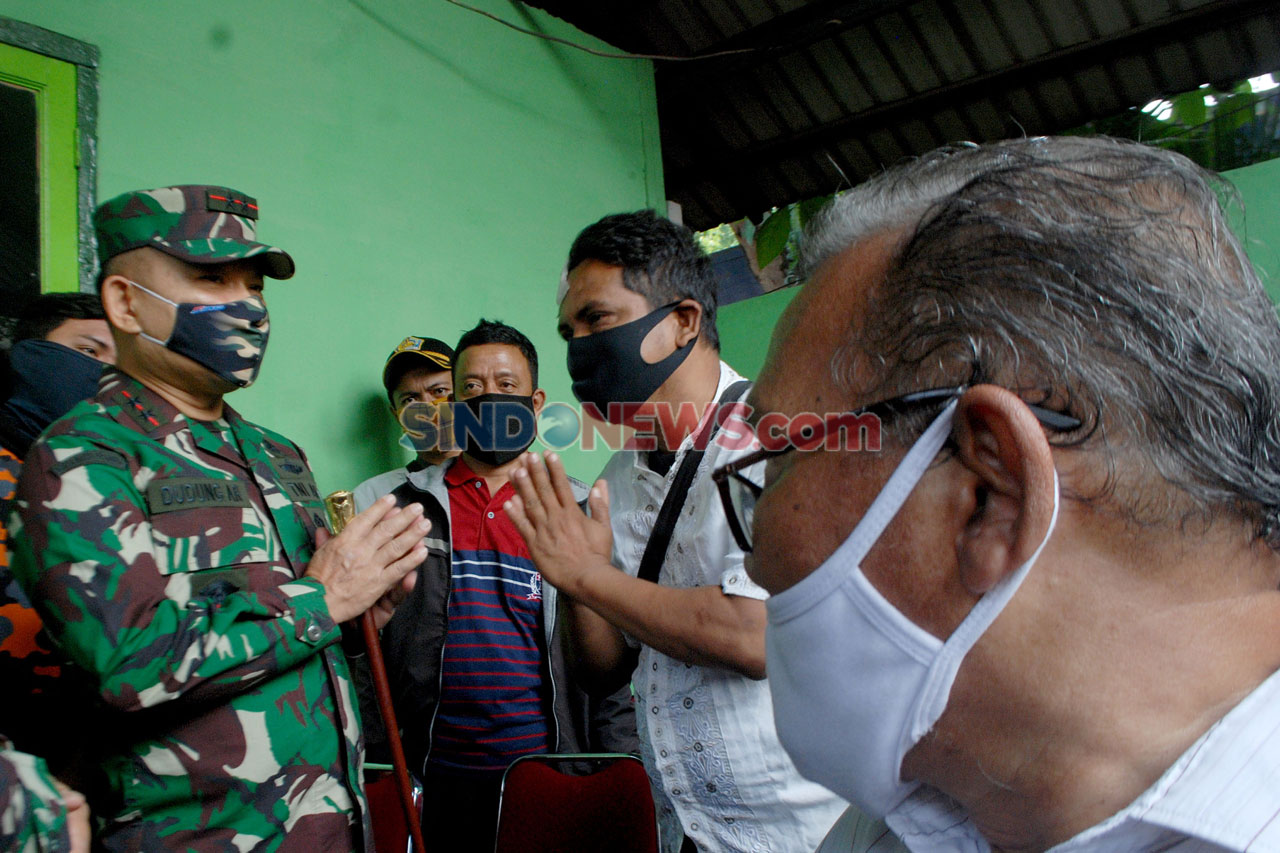 TNI Serahkan Ganti Rugi...