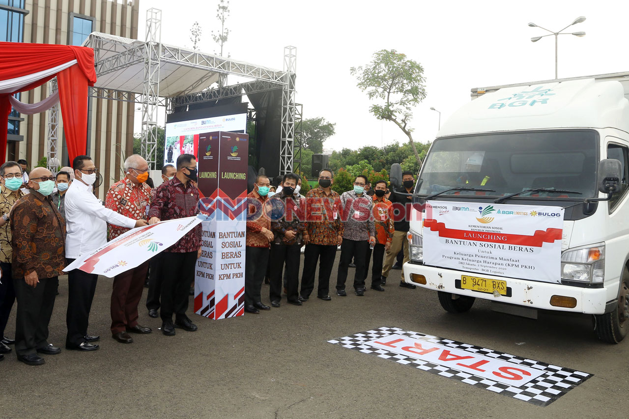 Dirut Bulog Lepas Truk...