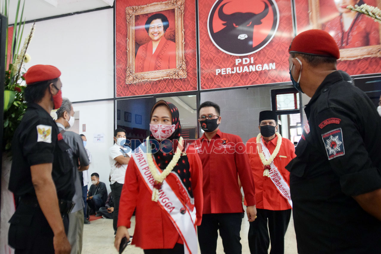 DPD PDIP Jateng Serahkan...