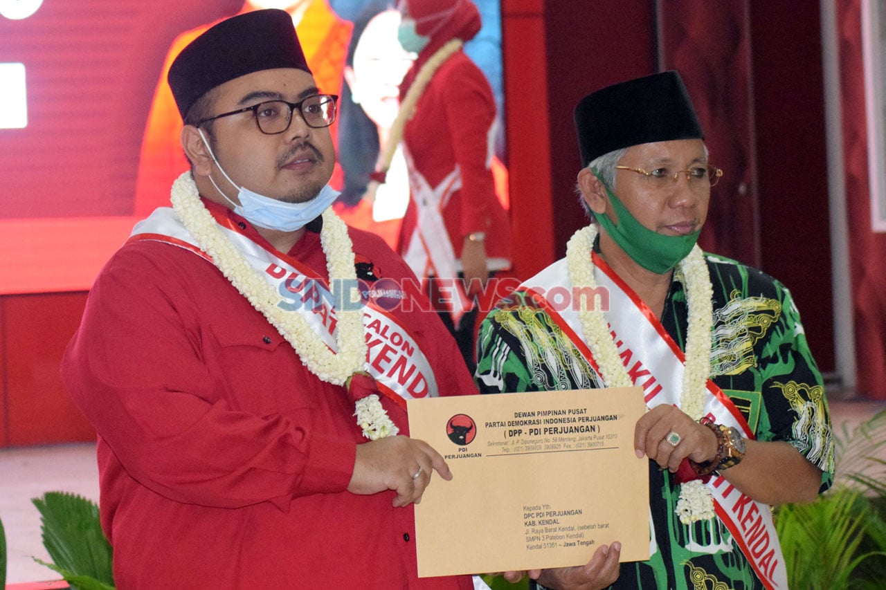 DPD PDIP Jateng Serahkan...
