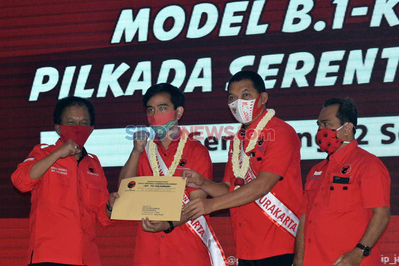 DPD PDIP Jateng Serahkan...