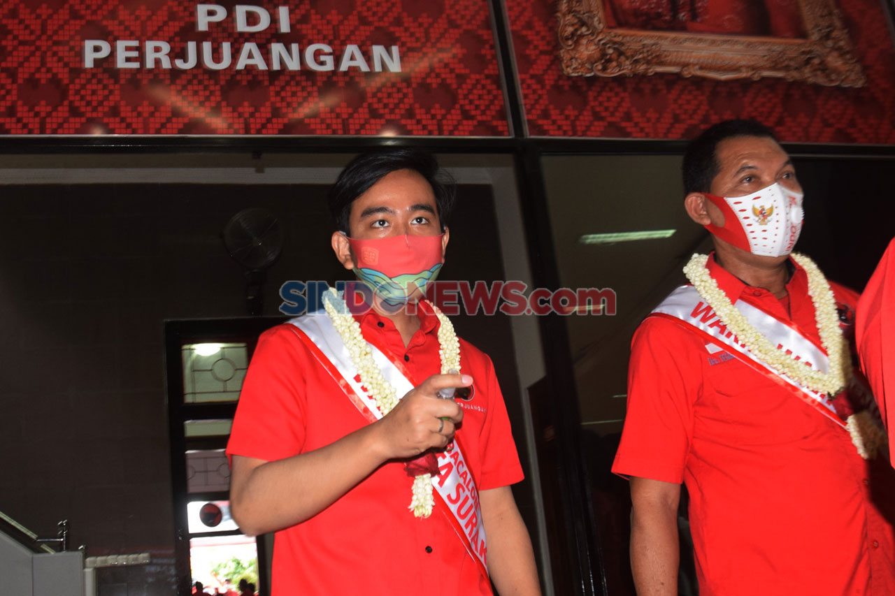 DPD PDIP Jateng Serahkan...