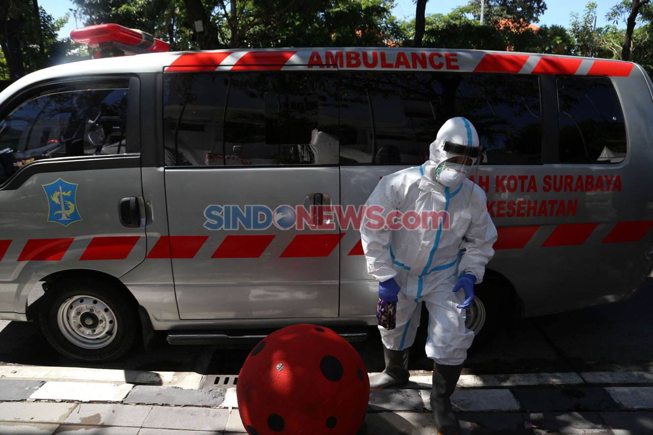 Pakai Hazmat, Tim Medis...