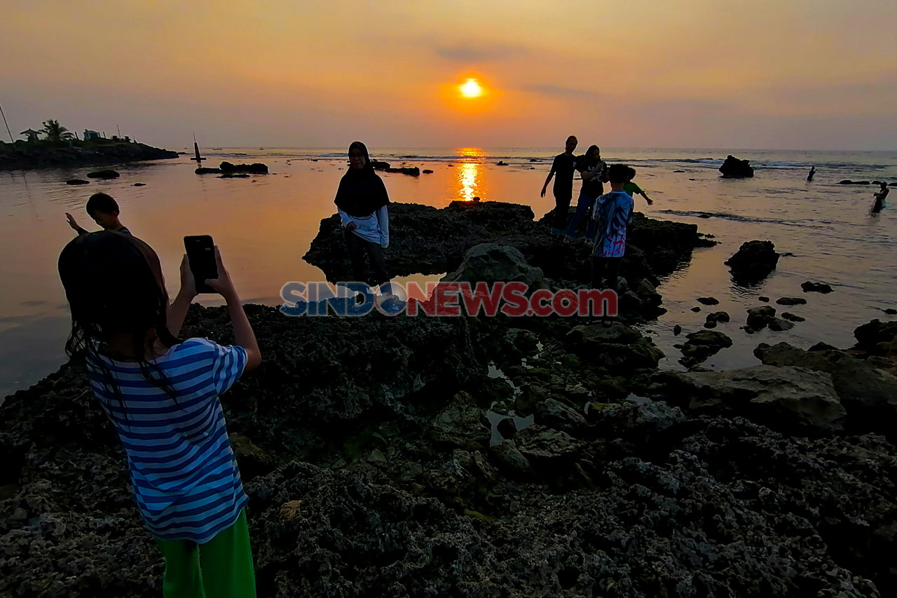 Berburu Sunset di Pantai...