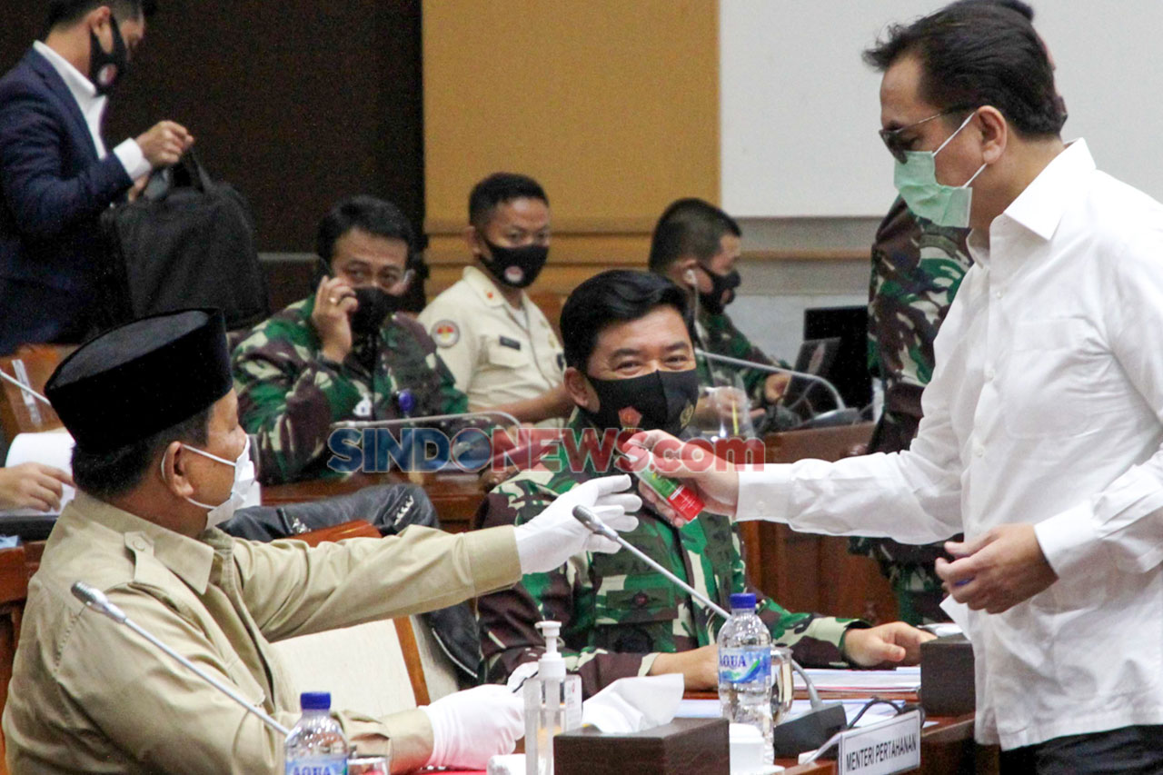 Kenakan Masker dan Face...
