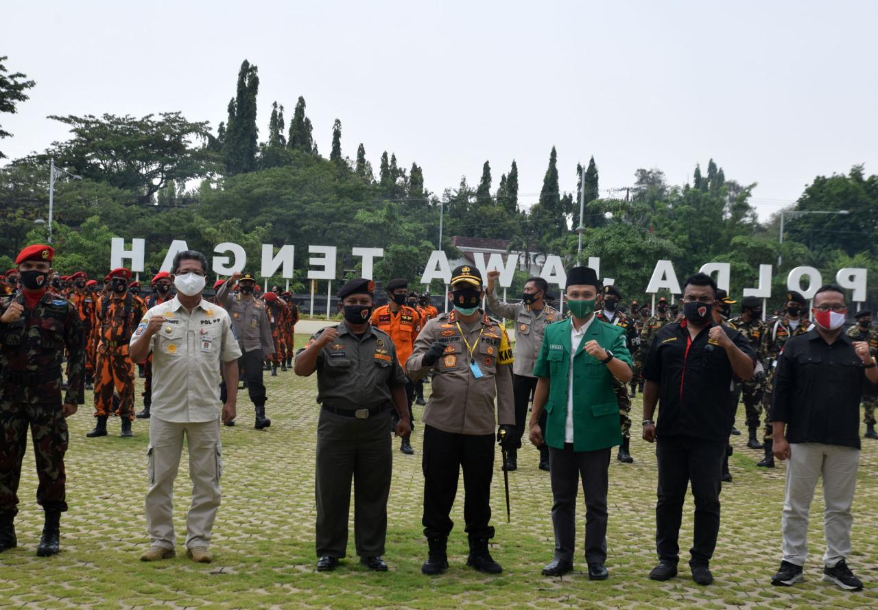 Polda Jateng Bagikan...