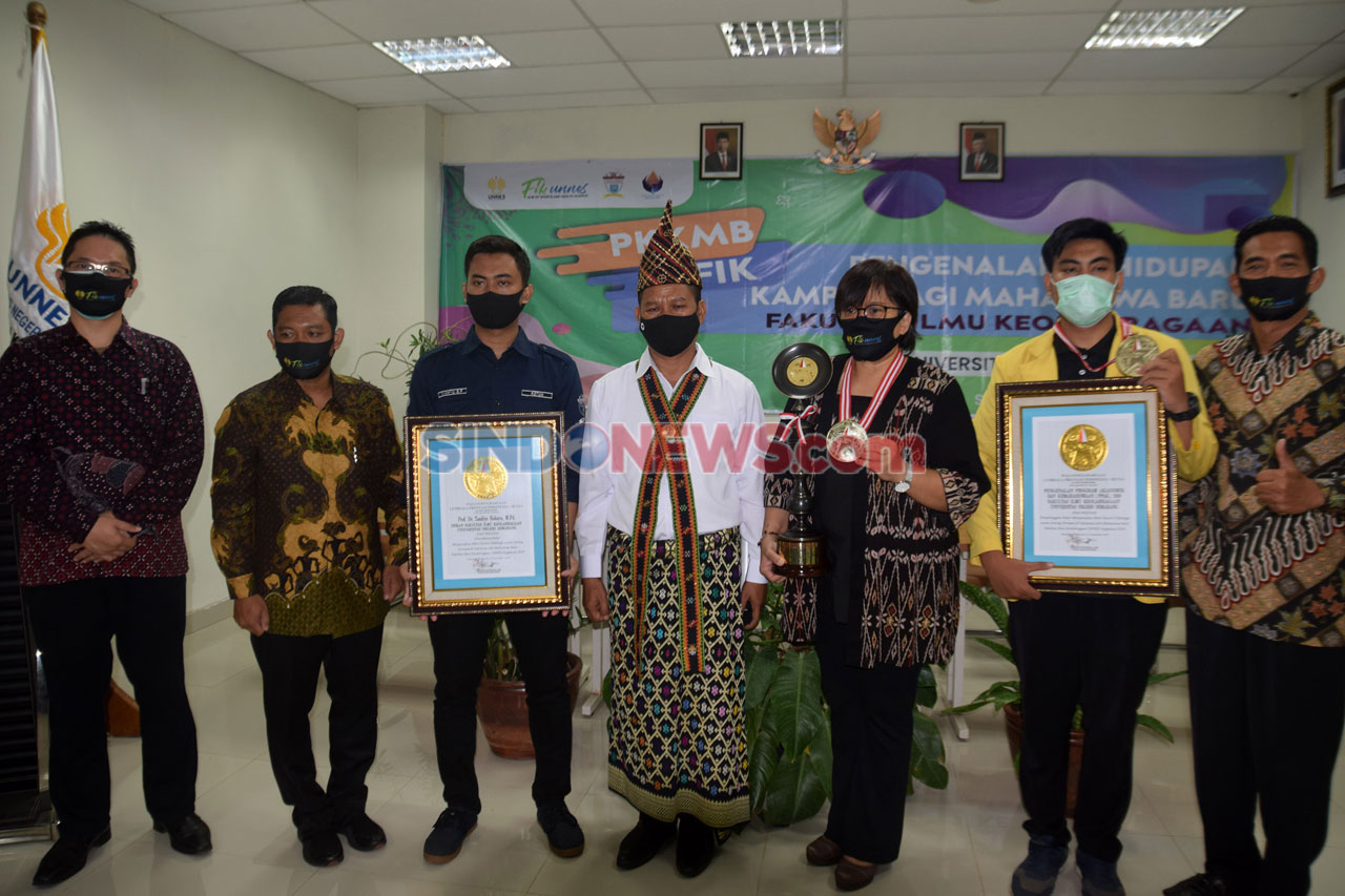 856 Mahasiswa Baru FIK...