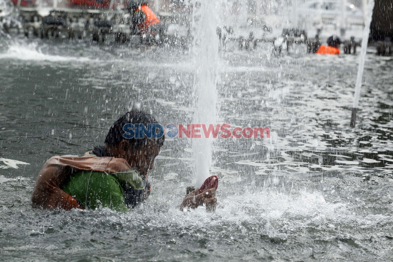 Perawatan Kolam Air...