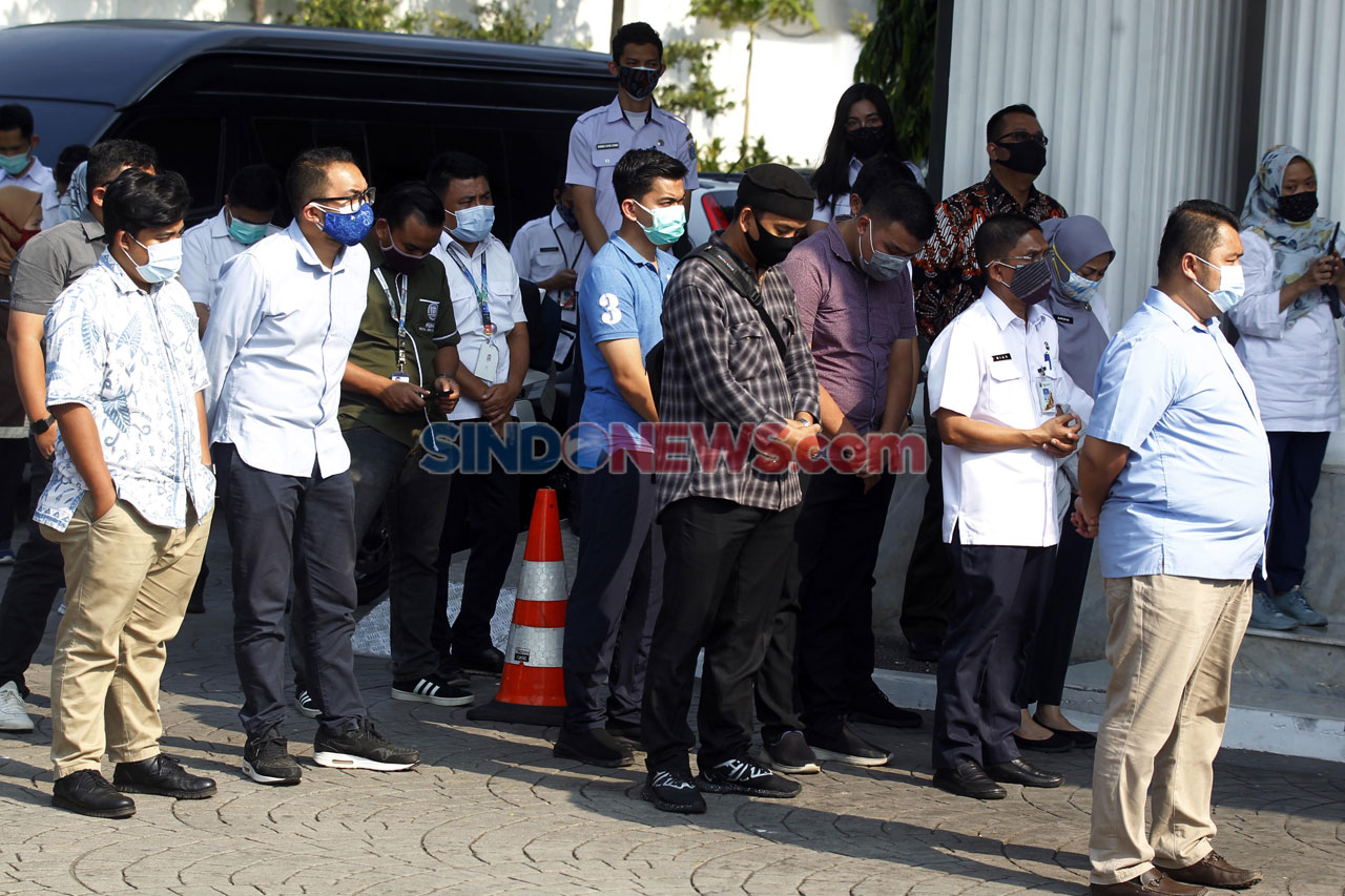 Anies dan Jajaran Berikan...