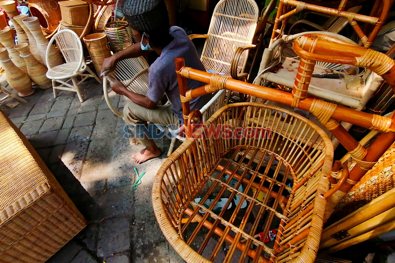 Pedagang Rotan Keluhkan...