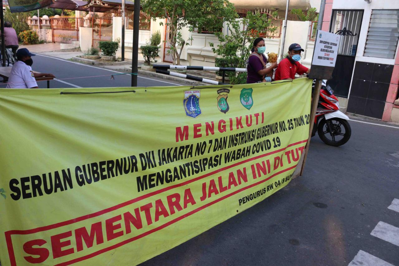 Warga Kemayoran Batasi...