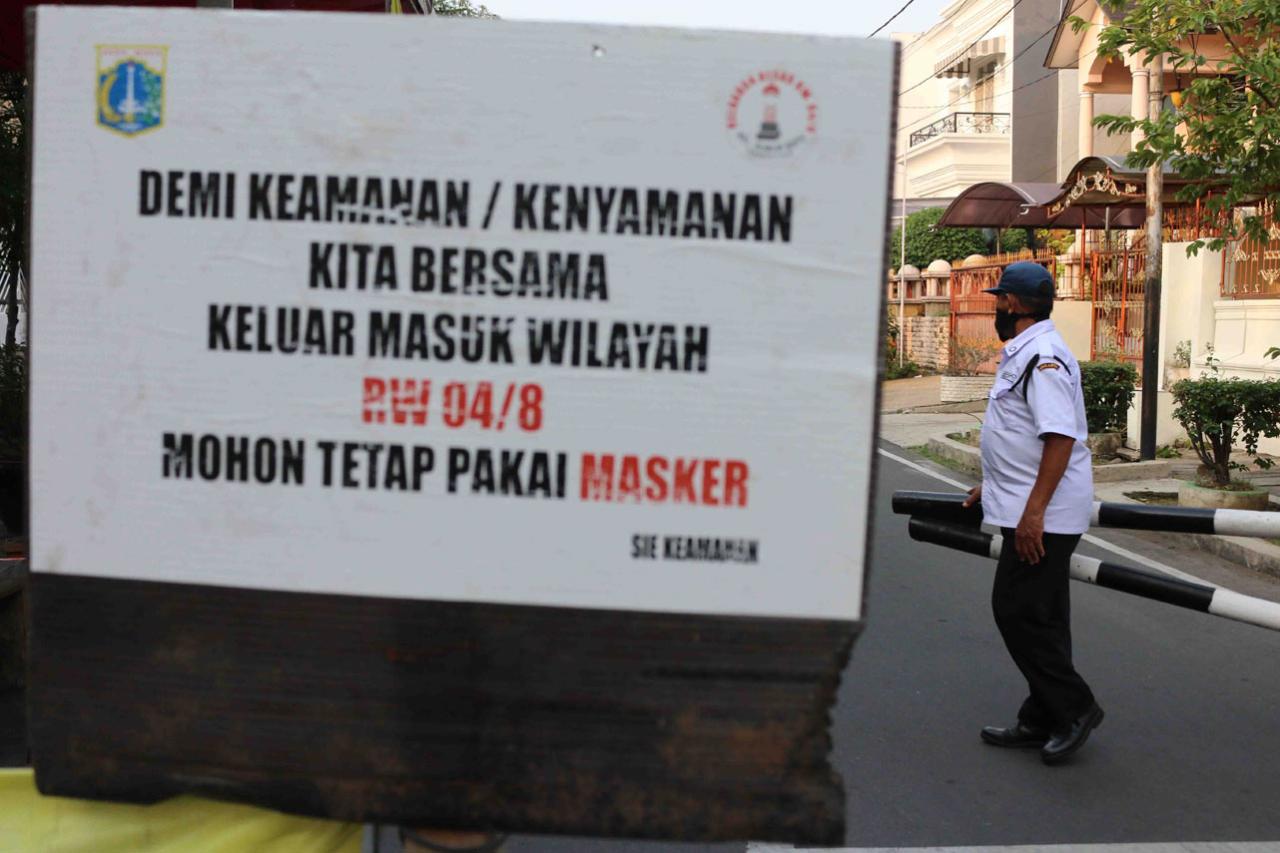 Warga Kemayoran Batasi...