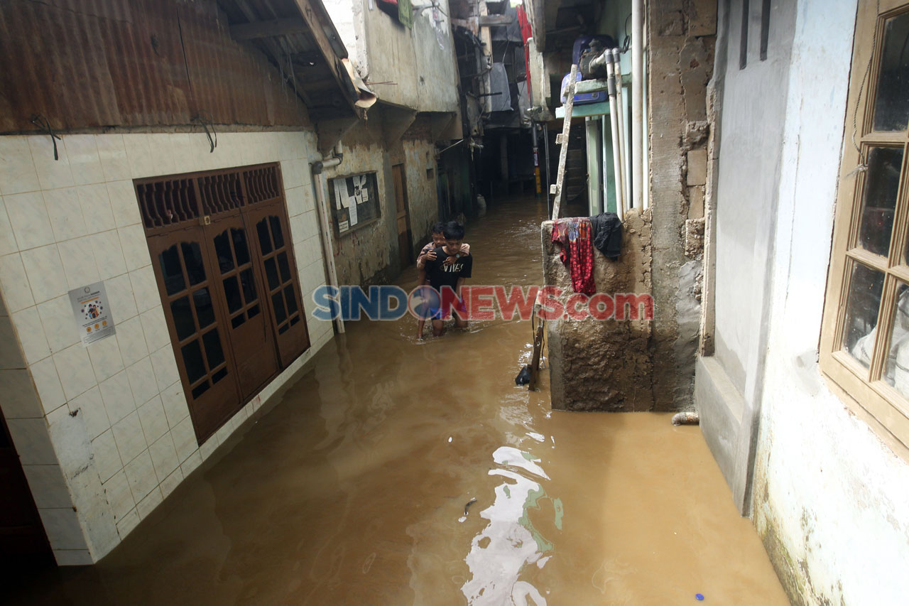Banjir 100 Sentimeter...