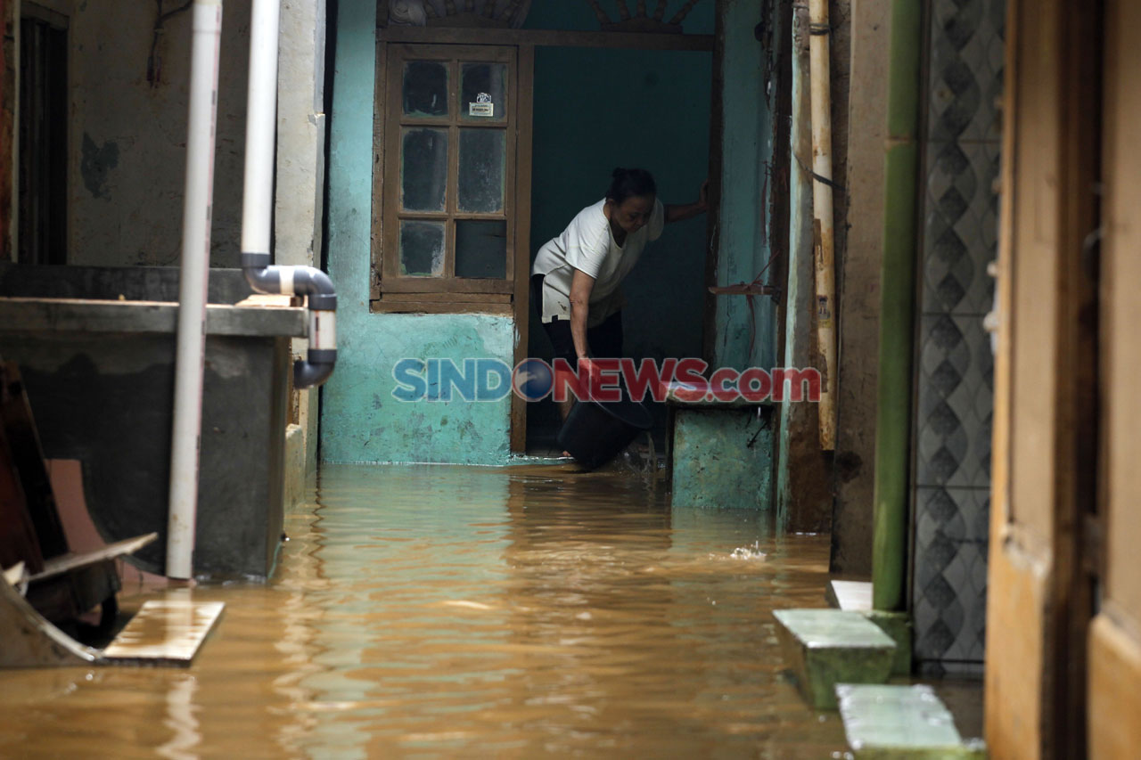 Banjir 100 Sentimeter...