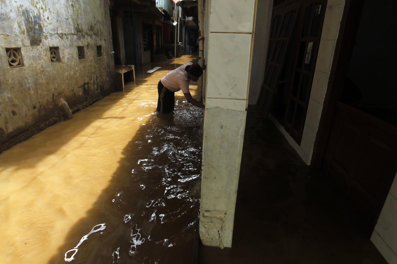 Banjir 100 Sentimeter...