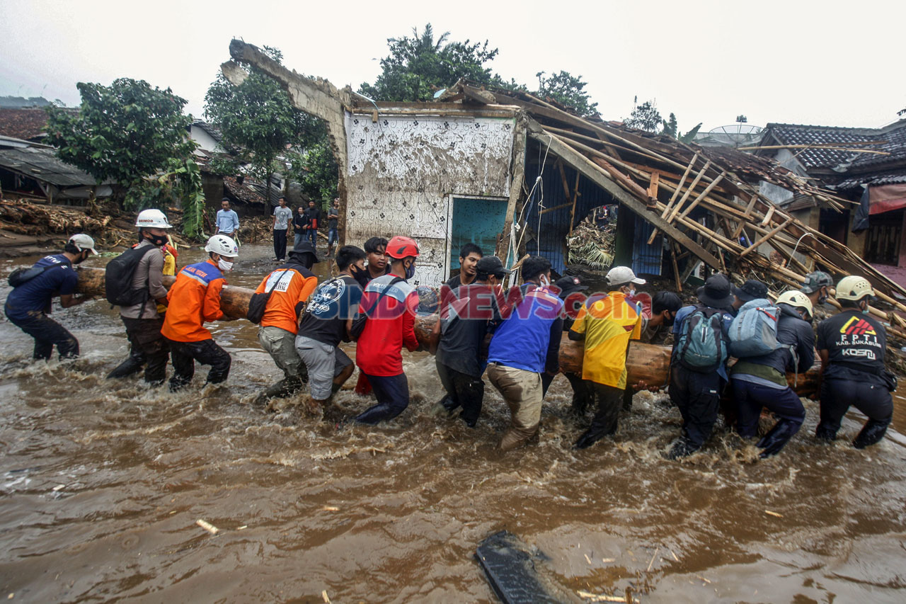 Luluh Lantak, Banjir...