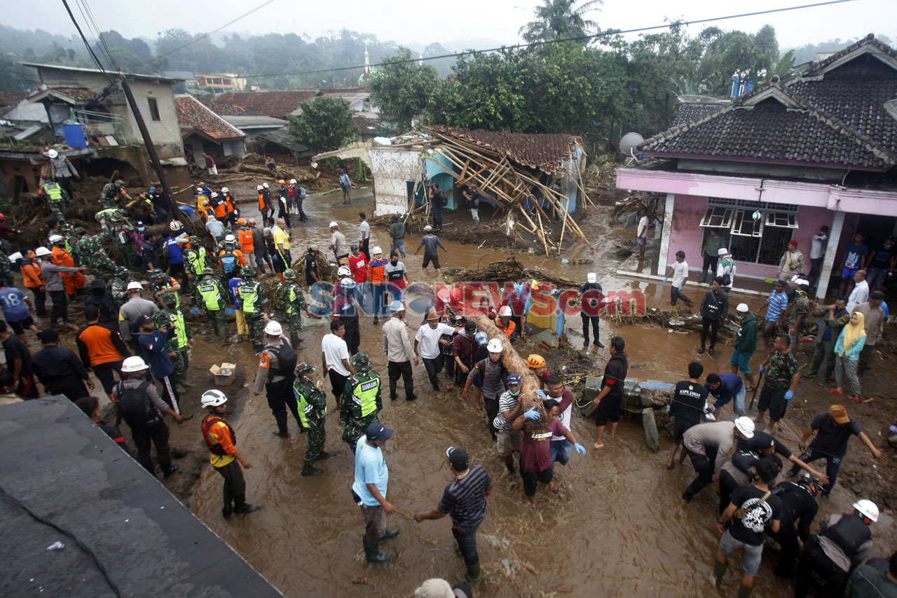 Luluh Lantak, Banjir...