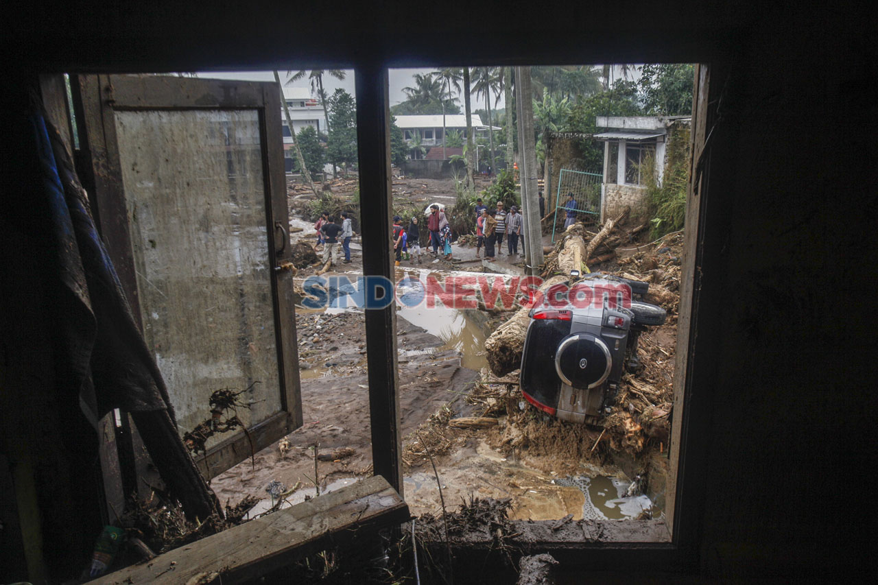 Luluh Lantak, Banjir...