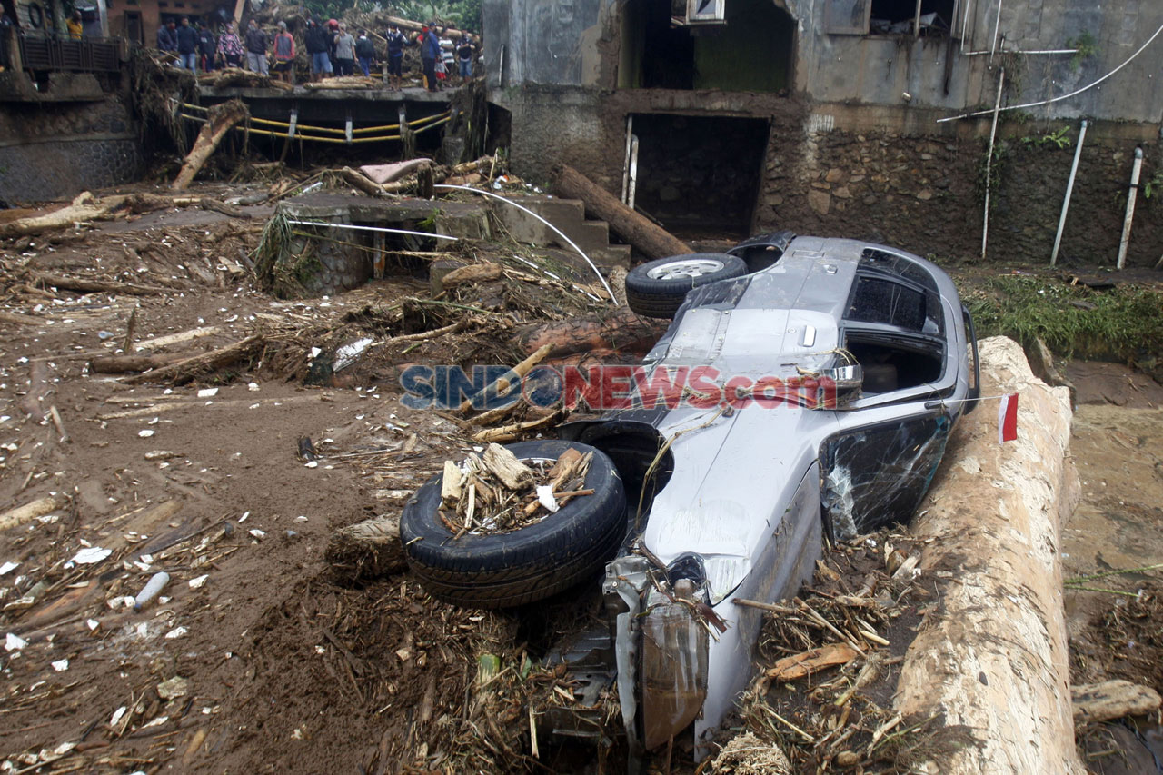 Luluh Lantak, Banjir...